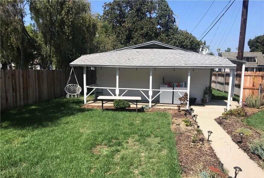 2122 E St, La Verne, CA à louer - Photo principale – Image 1 sur 27