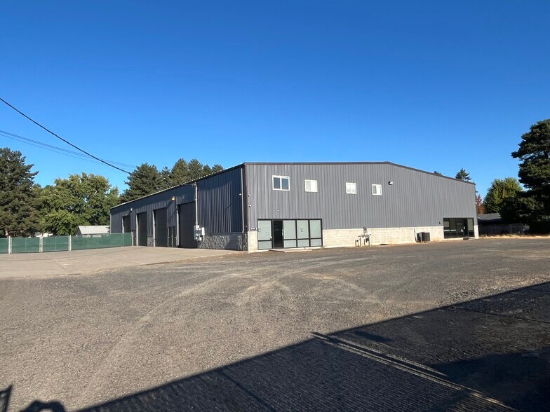 1449 NE 25th Ave, Hillsboro, OR à louer - Photo de l’immeuble – Image 2 sur 7