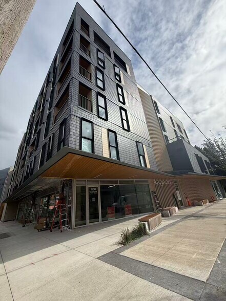 37994 2 ave, Squamish, BC à louer - Photo de l’immeuble – Image 1 sur 4