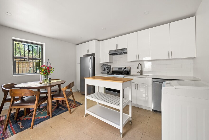 579 Classon Ave, Brooklyn, NY à vendre - Photo principale – Image 1 sur 15