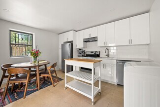 Plus de détails pour 579 Classon Ave, Brooklyn, NY - Logement à vendre