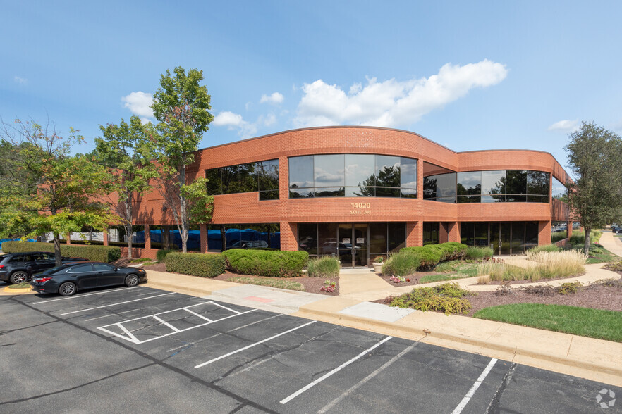 14020 Thunderbolt Pl, Chantilly, VA à louer - Photo de l’immeuble – Image 2 sur 7