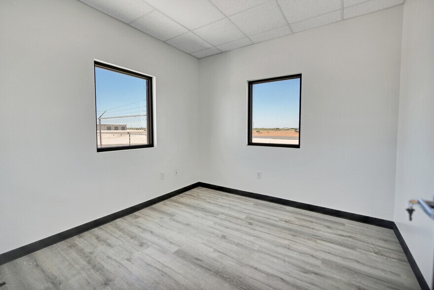 5903 W County Rd 135 rd, Midland, TX à louer - Photo de l’immeuble – Image 3 sur 10