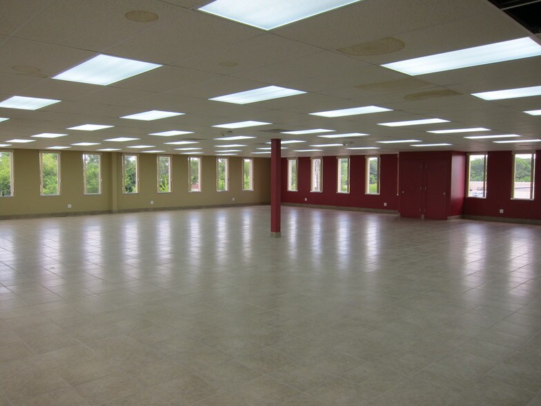 14500 W 8 Mile Rd, Oak Park, MI à vendre - Photo intérieure – Image 3 sur 13