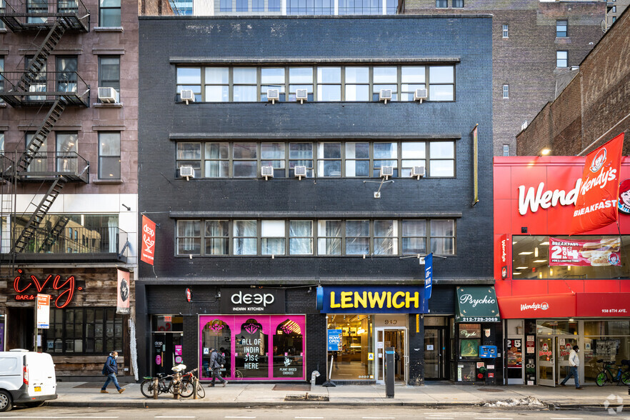 940 Eighth Ave, New York, NY à louer - Photo de l’immeuble – Image 2 sur 3