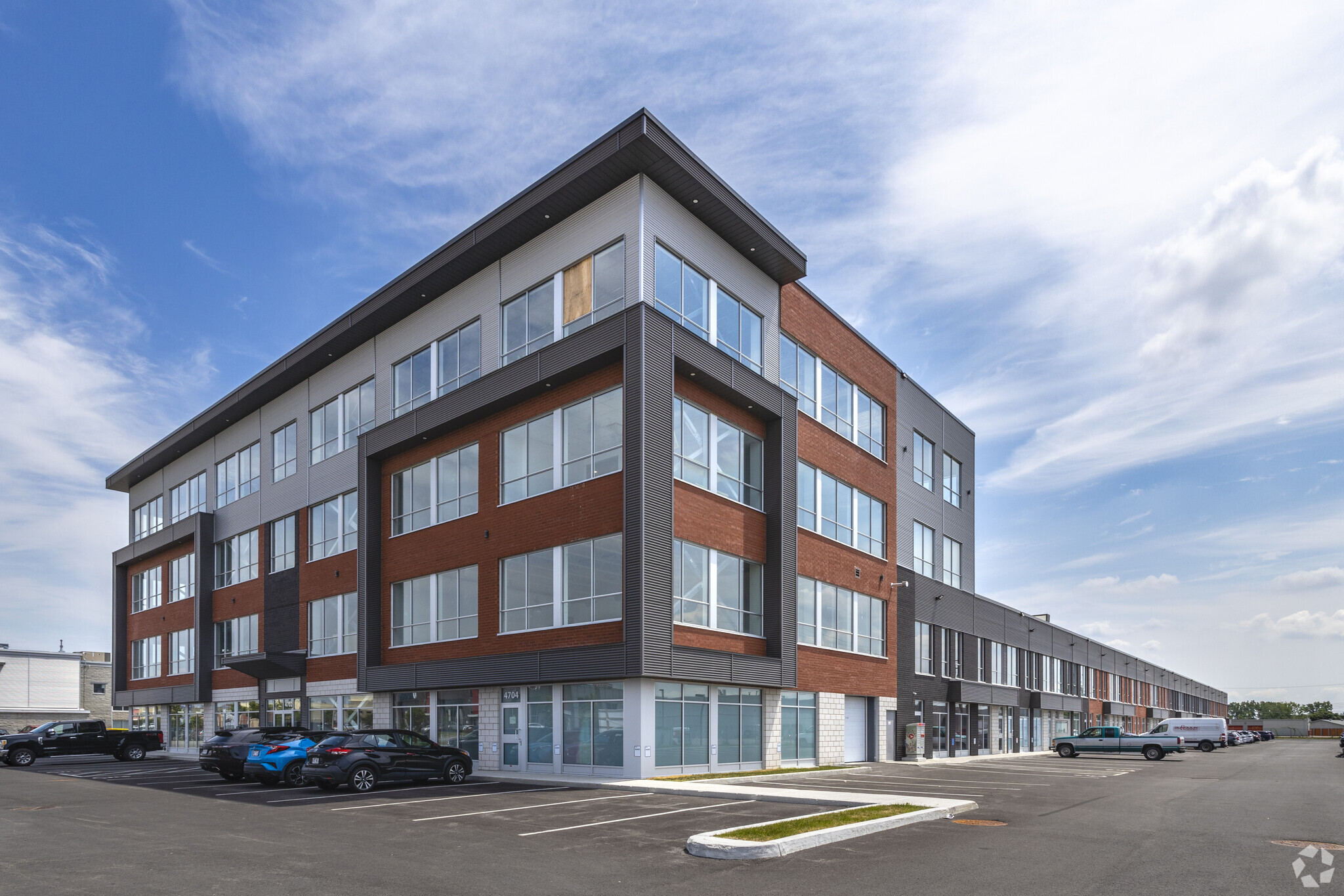 4700-4702 Rue Louis-B.-Mayer, Laval, QC à vendre Photo principale– Image 1 sur 5