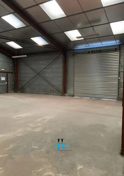 Industriel/Logistique dans Gradignan à louer - Photo de l’immeuble – Image 1 sur 7