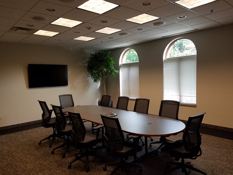 1907 E Wayzata Blvd, Wayzata, MN à louer - Photo de l’immeuble – Image 2 sur 6