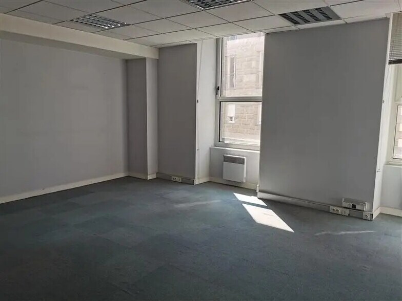 Bureau dans Saint-Brieuc à louer - Photo de l’immeuble – Image 3 sur 6