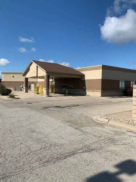 2363 Holmgren Way, Green Bay, WI à louer - Photo de l’immeuble – Image 3 sur 17