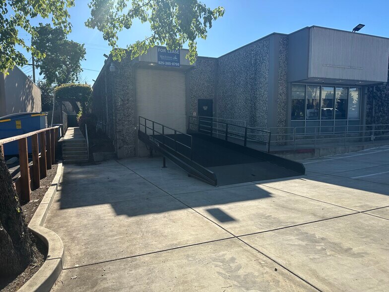 3380 Vincent Rd, Pleasant Hill, CA à louer - Photo de l’immeuble – Image 3 sur 11