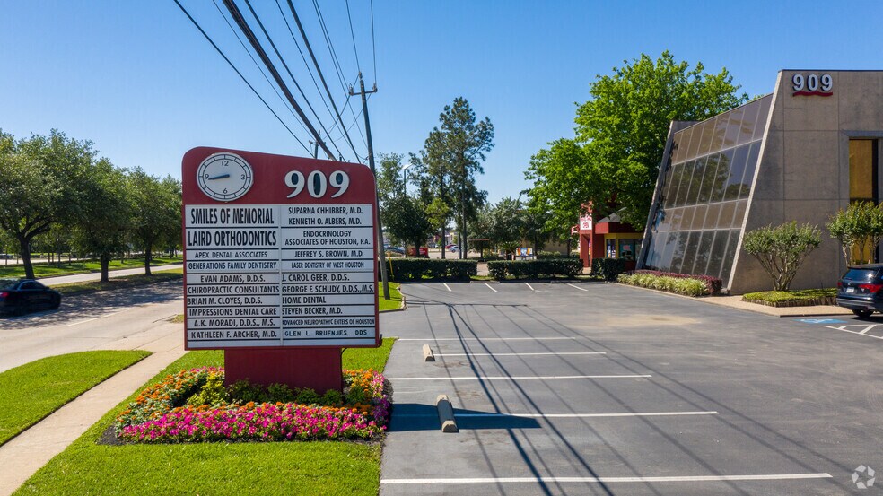 909 Dairy Ashford Rd, Houston, TX à louer - Photo de l’immeuble – Image 2 sur 8