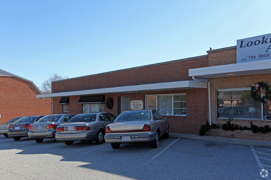 1842 Banking St, Greensboro, NC à louer - Photo de l’immeuble – Image 3 sur 4