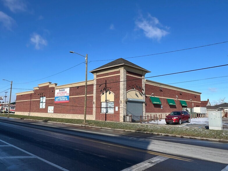 8139 E 7 Mile Rd, Detroit, MI à vendre - Photo principale – Image 1 sur 7