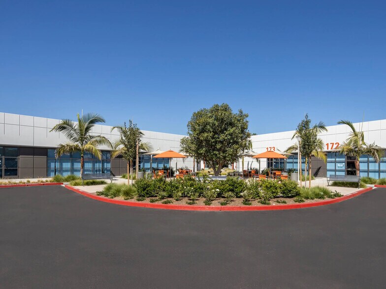 16 Technology Dr, Irvine, CA à louer - Photo de l’immeuble – Image 3 sur 8