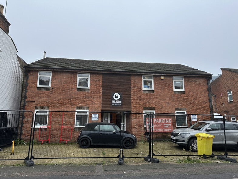 25-33 Hastings St, Luton à louer - Photo de l’immeuble – Image 3 sur 3