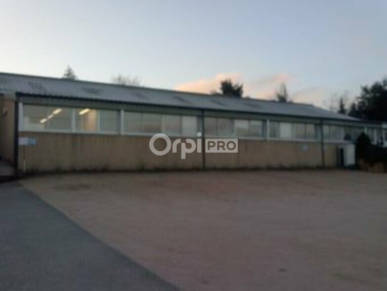Bureau dans Prémilhat à louer - Photo de l’immeuble – Image 1 sur 4