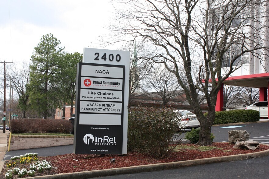 2400 Poplar Ave, Memphis, TN à louer - Photo de l’immeuble – Image 2 sur 11