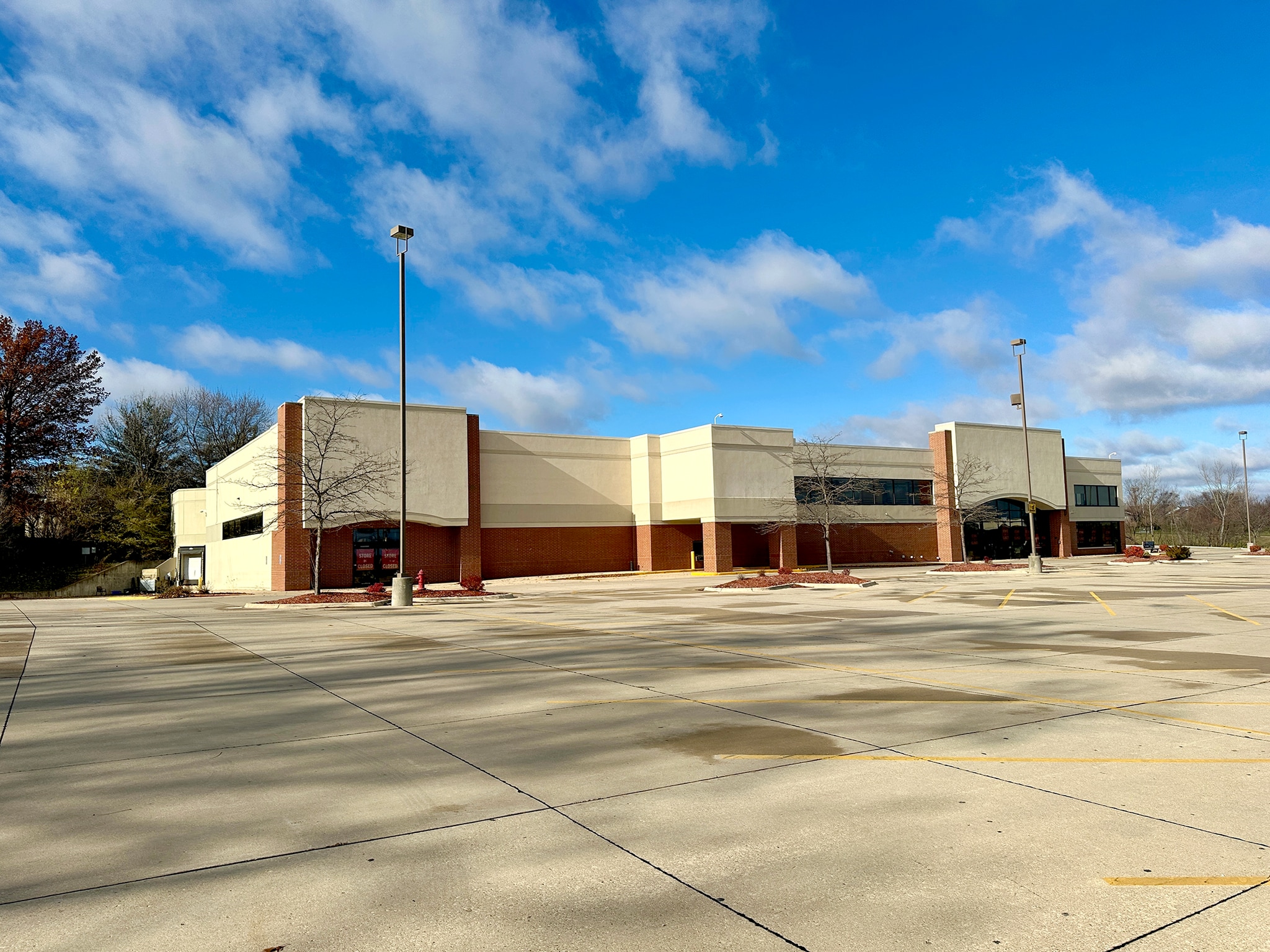 2181 Logan Ave, Waterloo, IA à louer Photo de l’immeuble– Image 1 sur 5