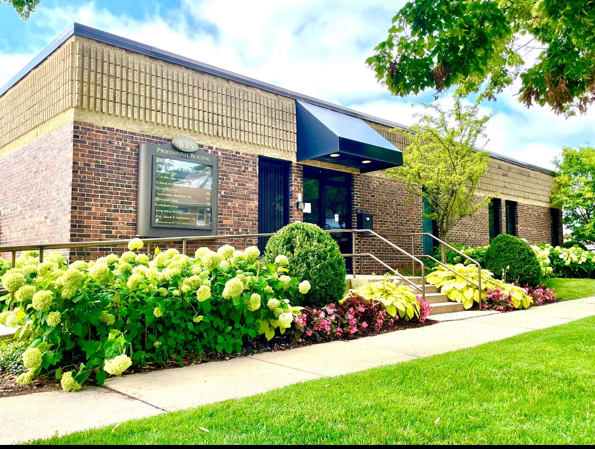 633 Rogers St, Downers Grove, IL à louer Photo de l’immeuble– Image 1 sur 7