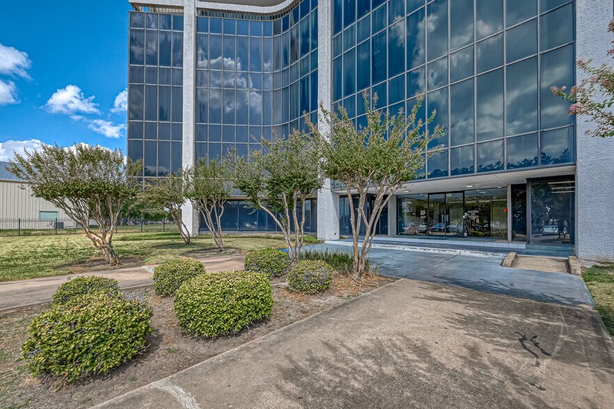 6100 Corporate Dr, Houston, TX à louer - Photo de l’immeuble – Image 2 sur 8