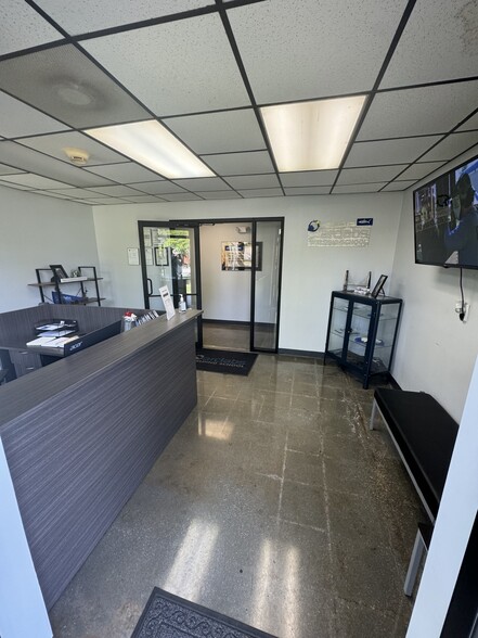 3185 Industry Dr, Charleston, SC à vendre - Photo de l’immeuble – Image 3 sur 13