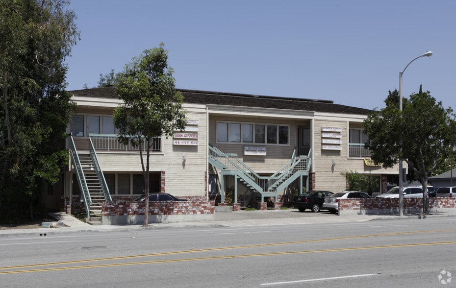 14351 Red Hill Ave, Tustin, CA à louer - Photo de l’immeuble – Image 2 sur 4