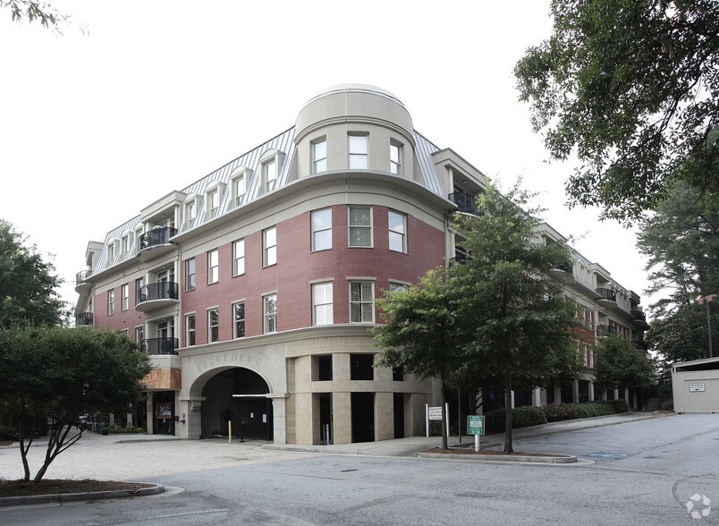 560 Dutch Valley Rd NE, Atlanta, GA à vendre - Photo de l’immeuble – Image 1 sur 1