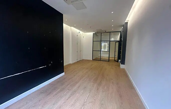 Local commercial dans Paris à louer - Photo intérieure – Image 1 sur 5