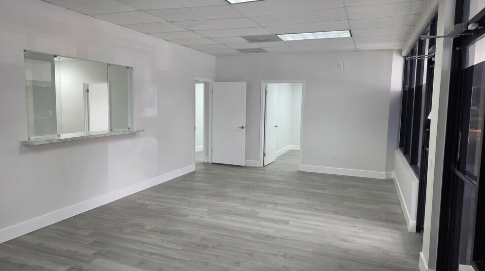 7100 W Commercial Blvd, Lauderhill, FL à louer - Photo de l’immeuble – Image 3 sur 23