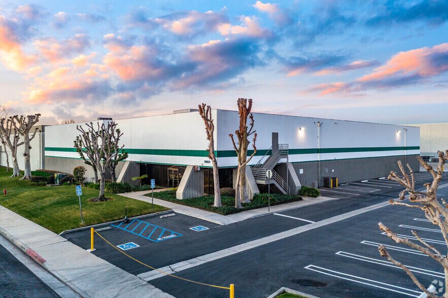 19831 Magellan Dr, Torrance, CA à louer - Photo de l’immeuble – Image 1 sur 4