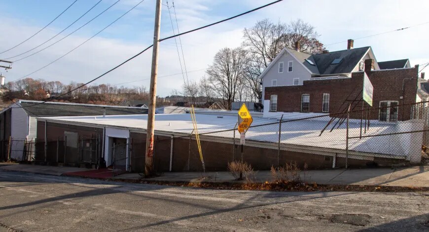 583 Howe Ave, Shelton, CT à vendre - Photo de l’immeuble – Image 1 sur 10