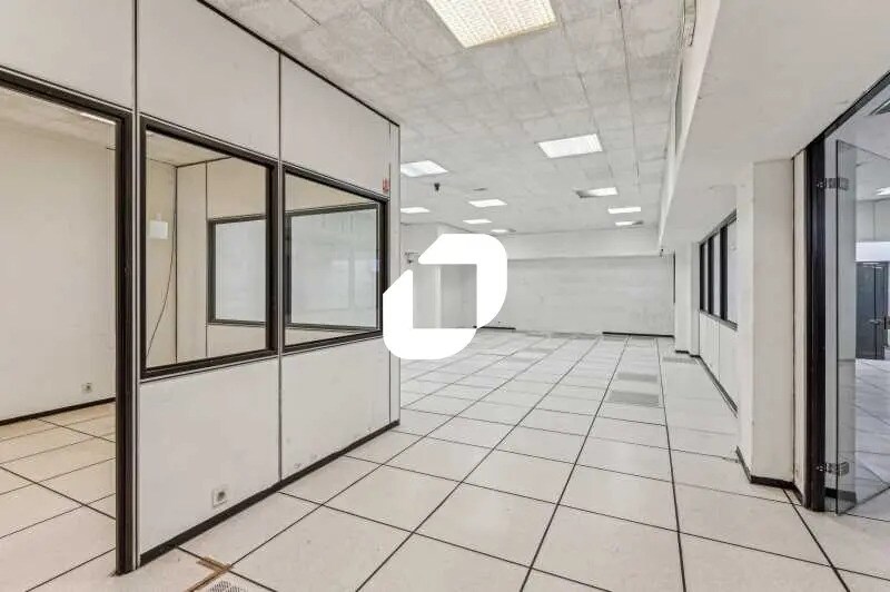 Local d’activités dans Levallois-Perret à louer - Photo de l’immeuble – Image 2 sur 14