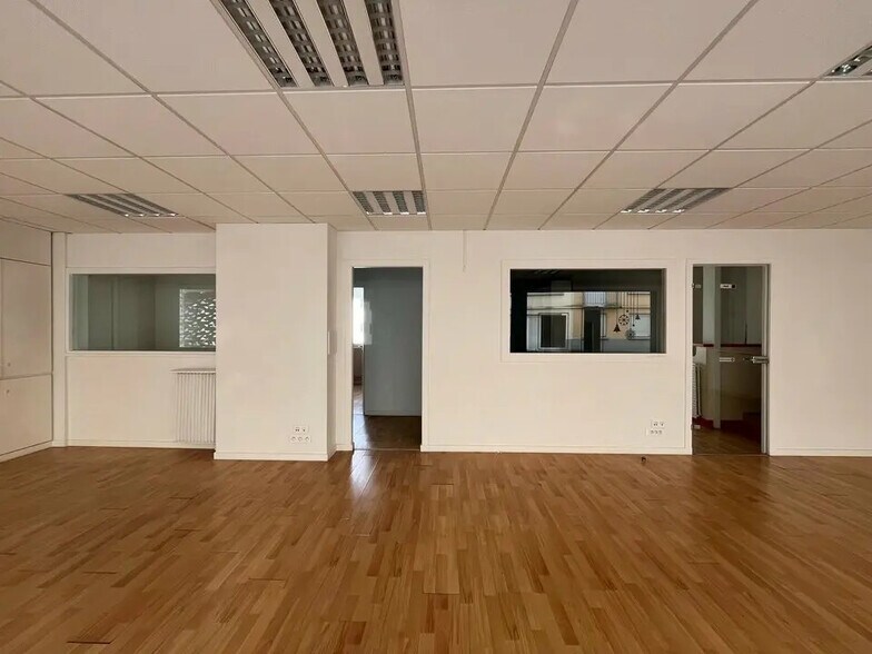 Local commercial dans Vannes à louer - Photo de l’immeuble – Image 1 sur 3