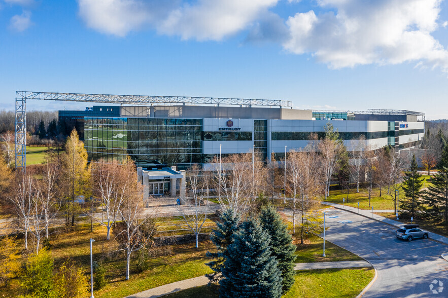 2500 Solandt Rd, Ottawa, ON à louer - Photo principale – Image 1 sur 6