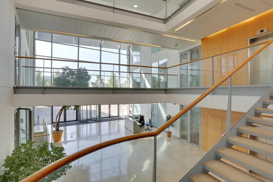 3 Avenue Jeanne Garnerin, Wissous à louer - Photo de l’immeuble – Image 2 sur 10