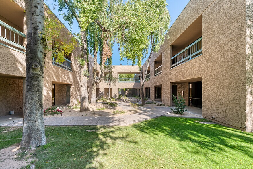 1930 S Alma School Rd, Mesa, AZ à louer - Photo de l’immeuble – Image 3 sur 7