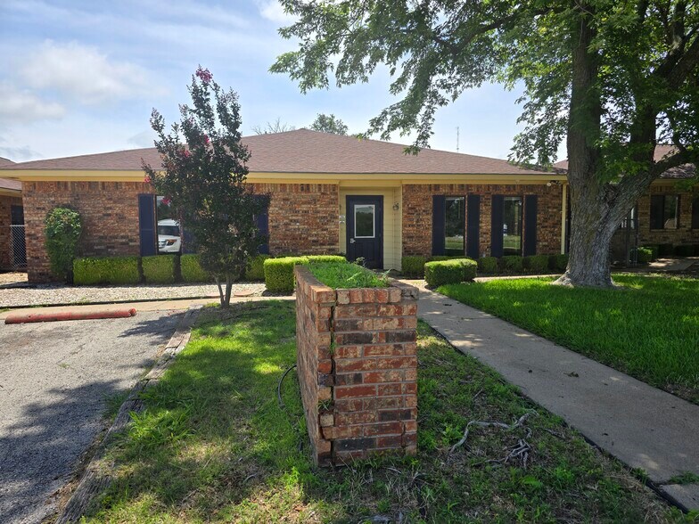 205 River North Blvd, Stephenville, TX à louer - Photo de l’immeuble – Image 1 sur 3