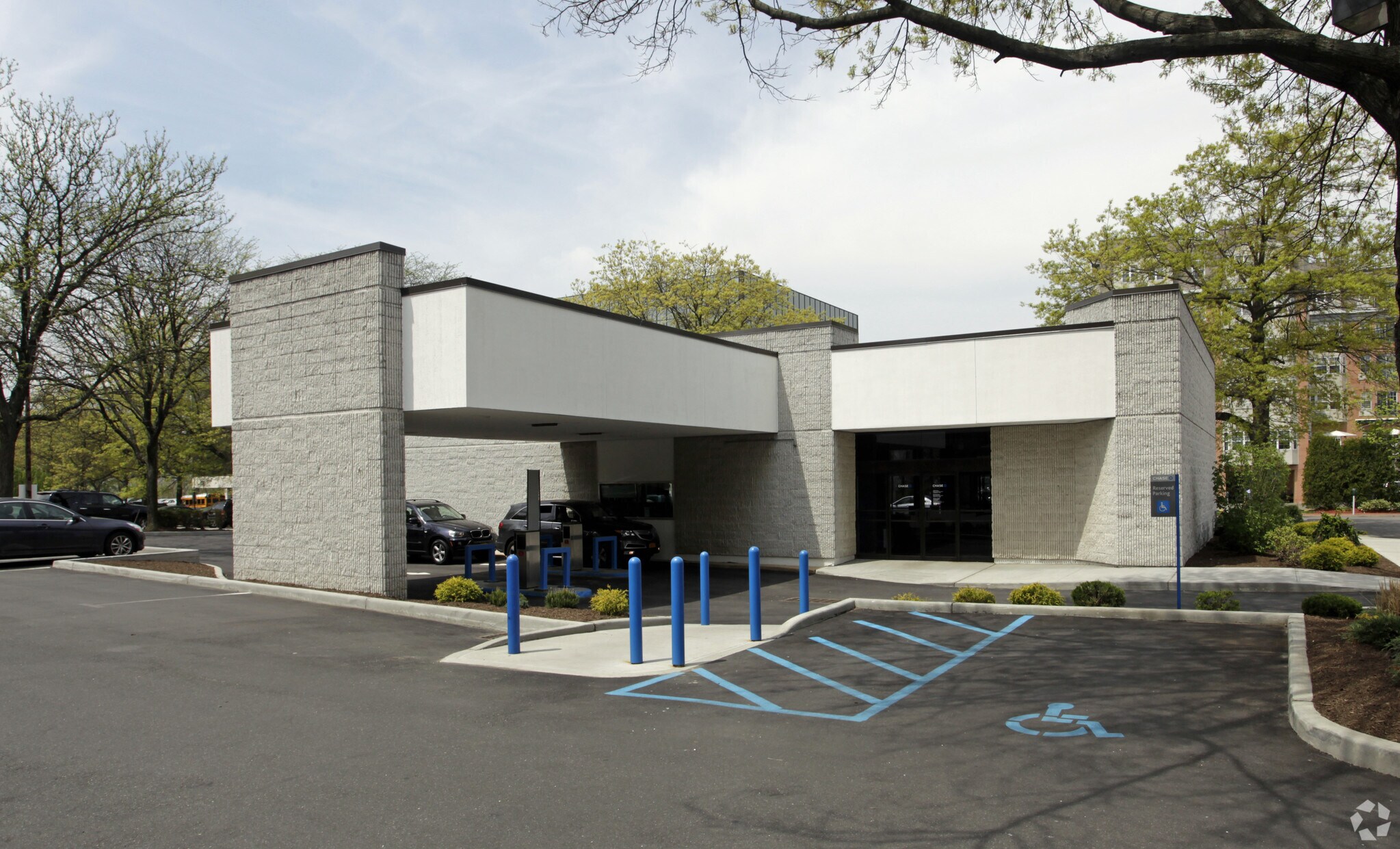 2-50 Great Neck Rd, Great Neck, NY à louer Photo de l’immeuble– Image 1 sur 2