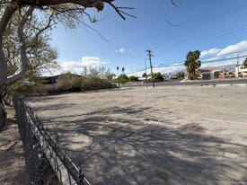 110 Elliott Ave - Terrain
