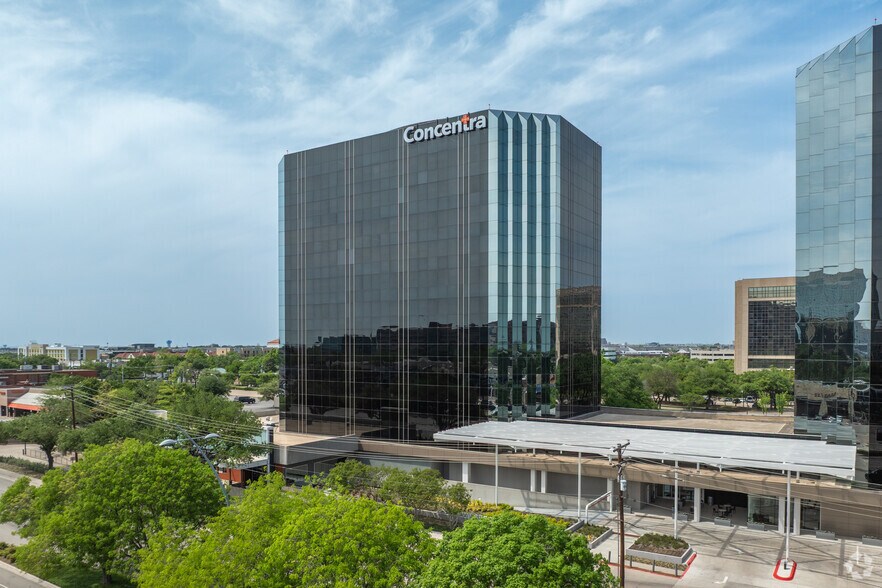 5080 Spectrum Dr, Addison, TX à louer - Photo principale – Image 1 sur 35
