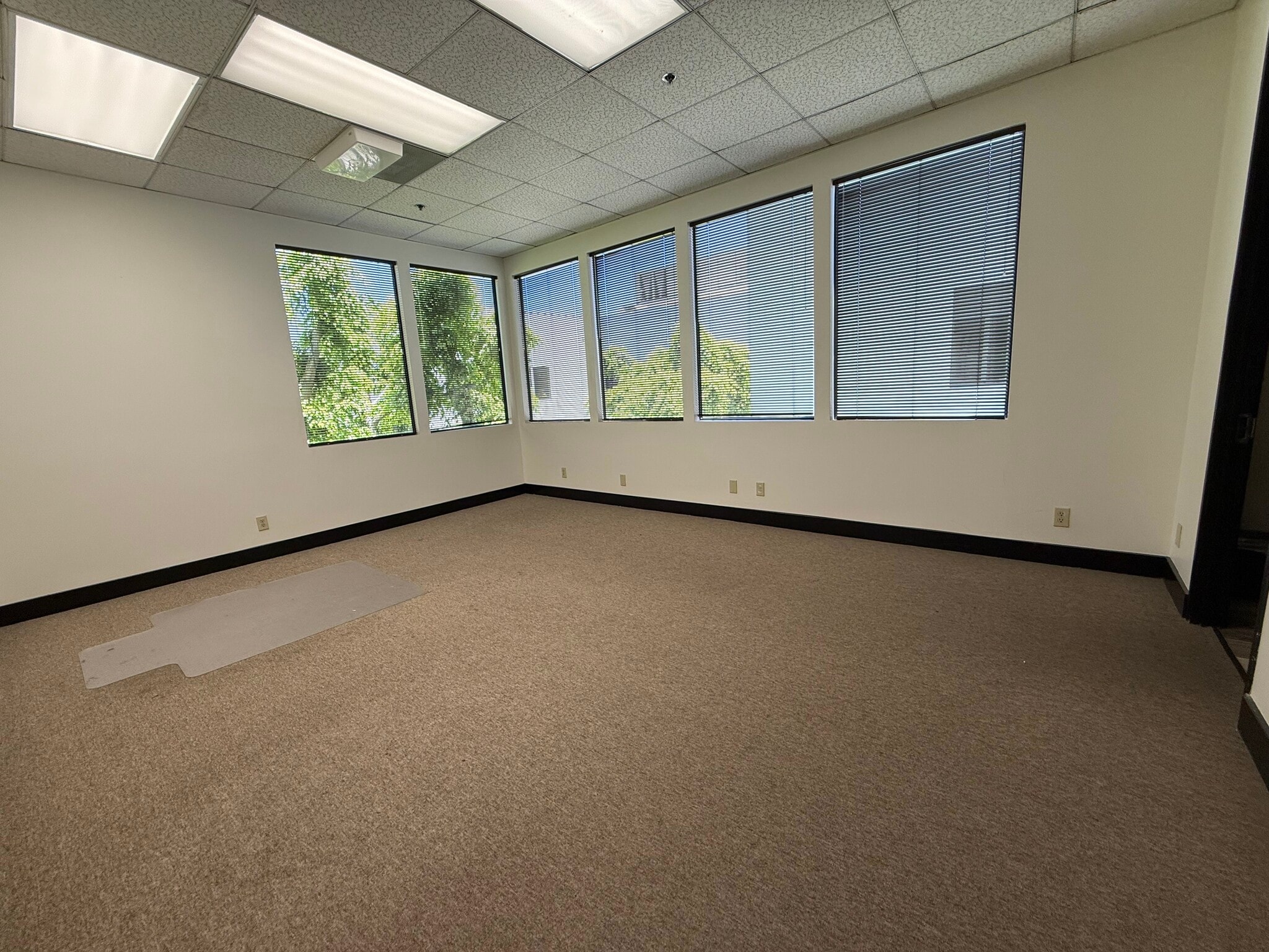 330 Arden Ave, Glendale, CA à louer Photo intérieure– Image 1 sur 5