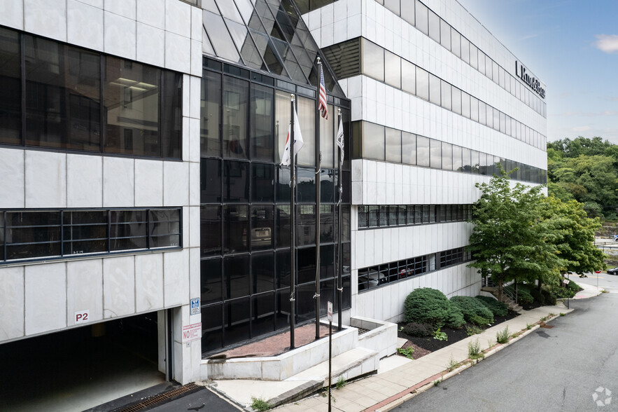 2160 N Central Rd, Fort Lee, NJ à louer - Photo de l’immeuble – Image 3 sur 8