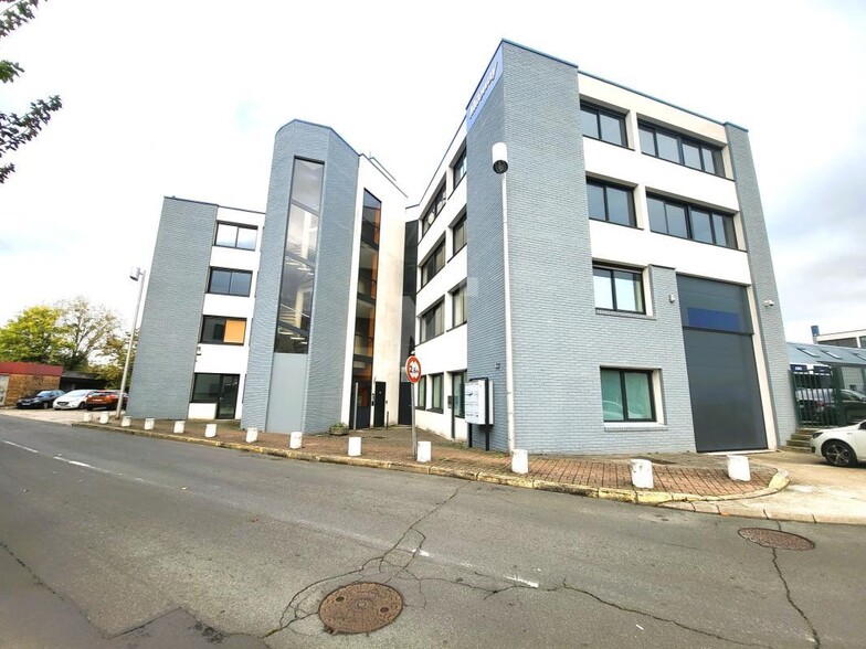 Rue Paul Claudel, Évry-Courcouronnes à louer - Photo de l’immeuble – Image 3 sur 12