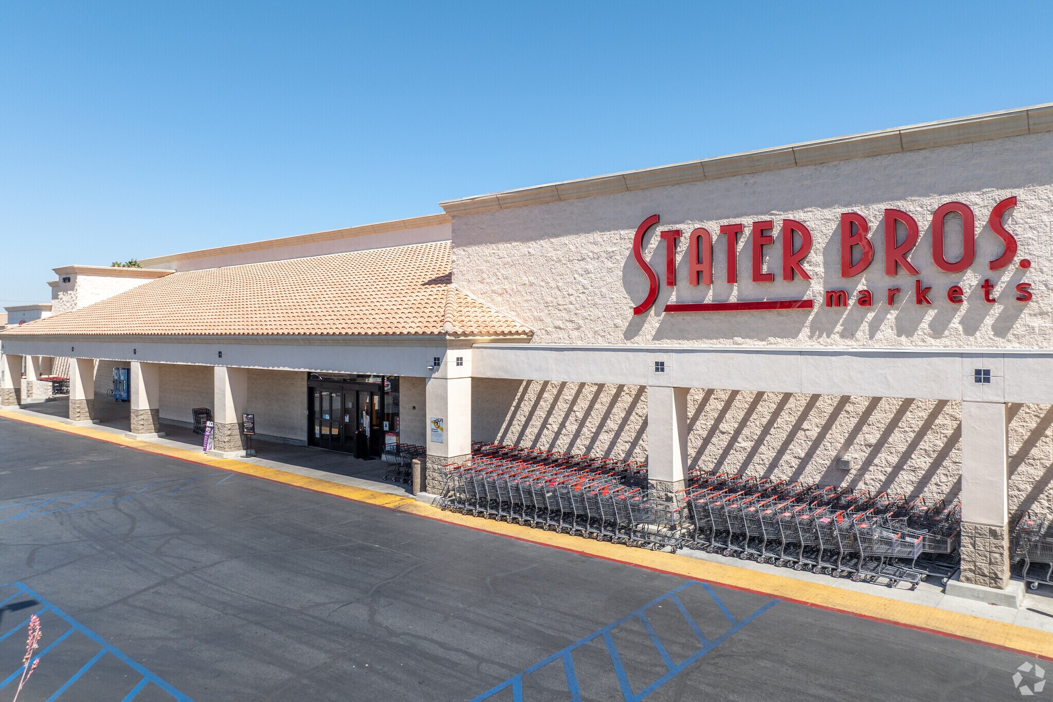 210 E Stetson Ave, Hemet, CA à louer Photo principale– Image 1 sur 16