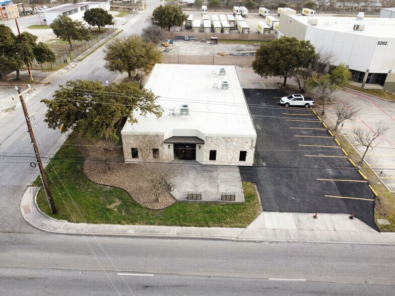 5260 Rittiman Rd, San Antonio, TX à vendre - Photo de l’immeuble – Image 3 sur 6