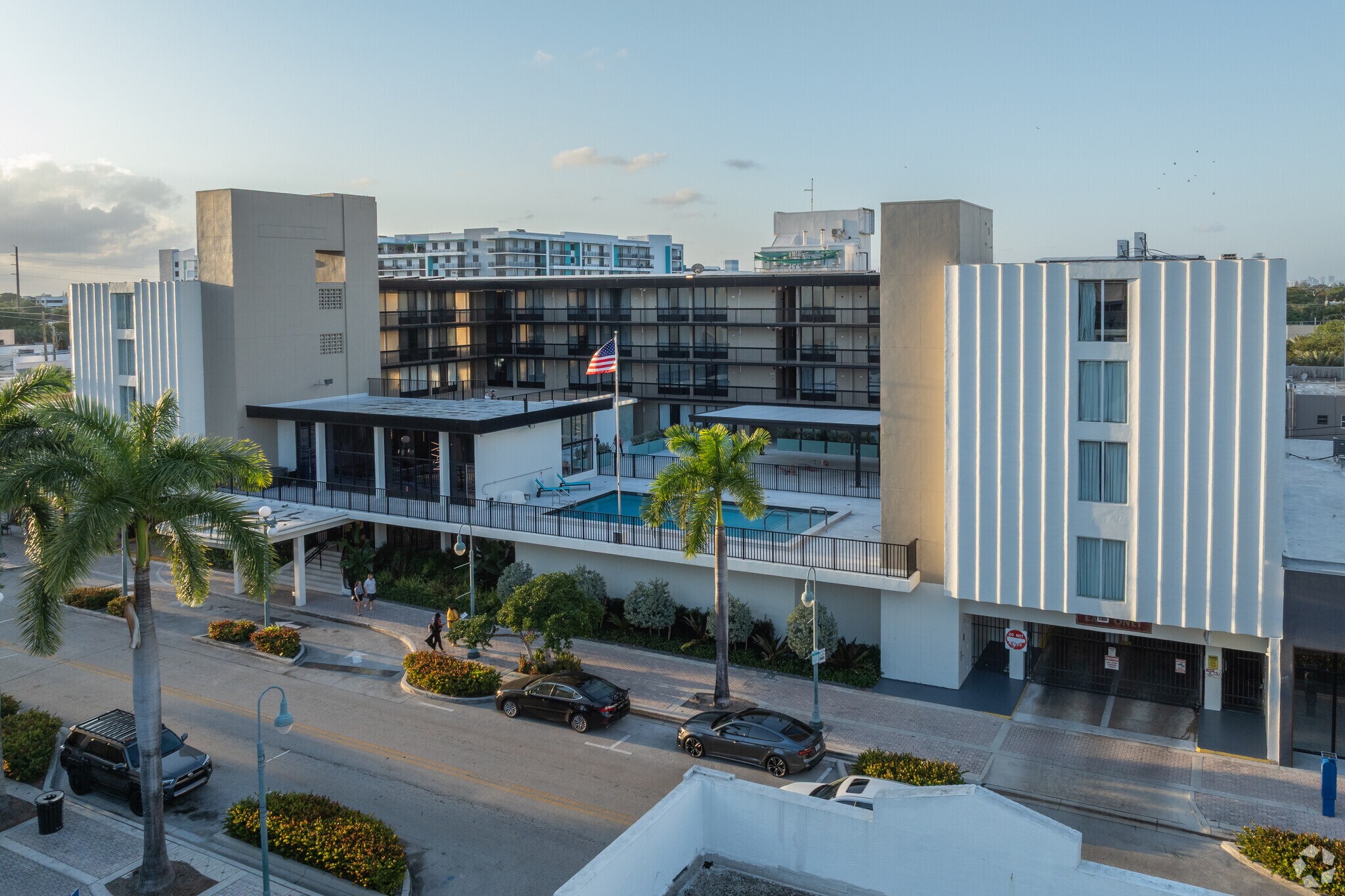 1925 Harrison St, Hollywood, FL à louer Photo principale– Image 1 sur 8