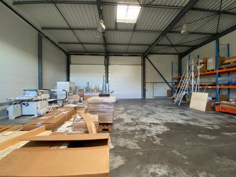 Bureau dans Vourles à louer - Photo intérieure – Image 3 sur 8