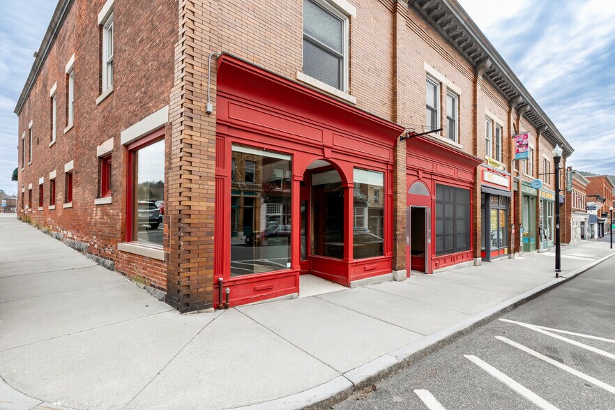 42 Railroad St, Great Barrington, MA à louer - Photo de l’immeuble – Image 2 sur 11