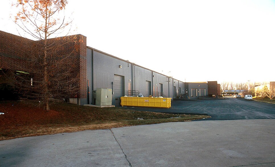 3783-3797 Rider Trail South, Earth City, MO à louer - Autre – Image 2 sur 4